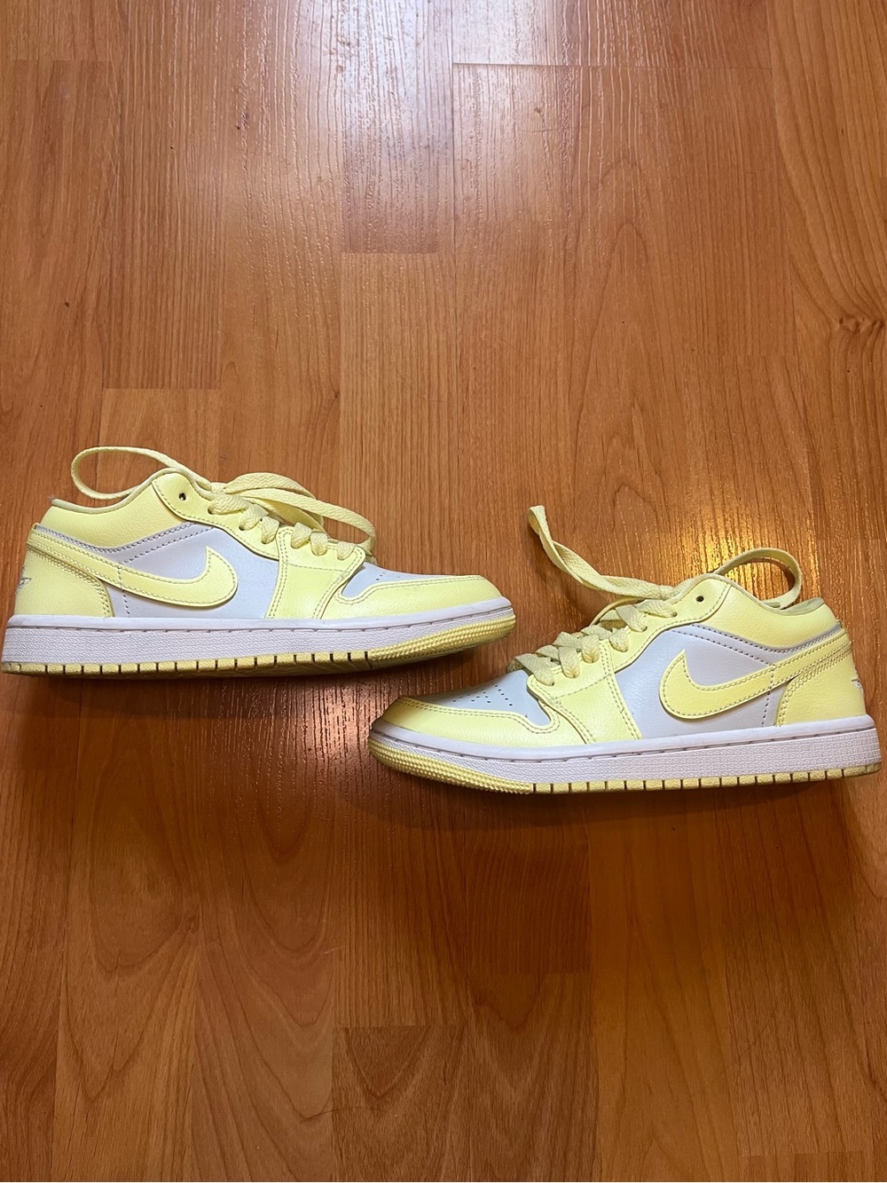 Nike Air Jordan 1 low lemonade sneaker